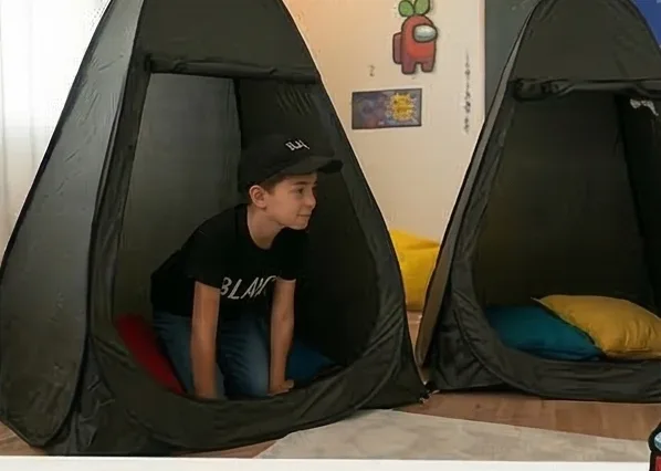 Crewmate Black Green e Orange al meeting