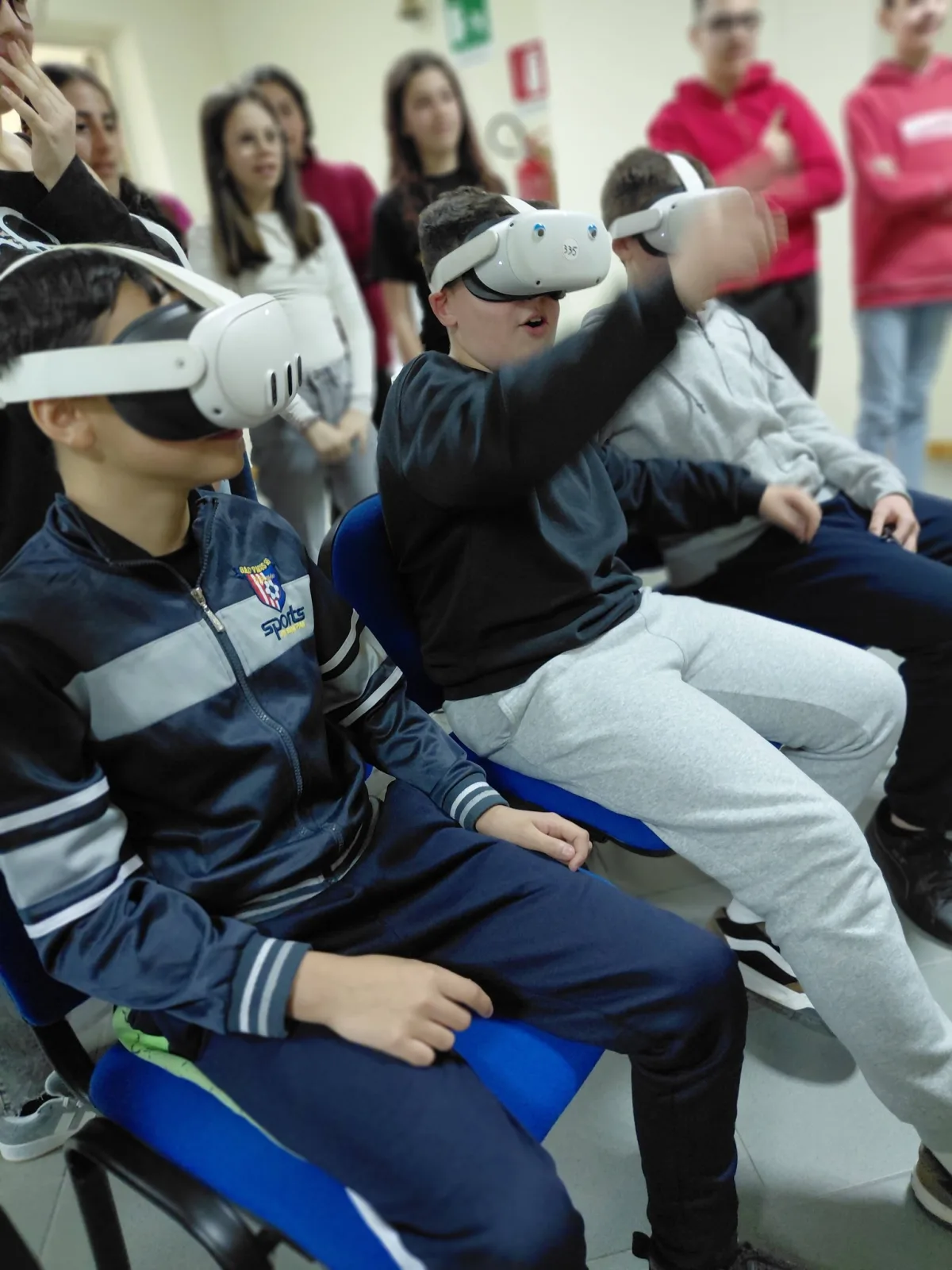 Momento dell'esperienza immersiva VR con i ragazzi di Ciminna