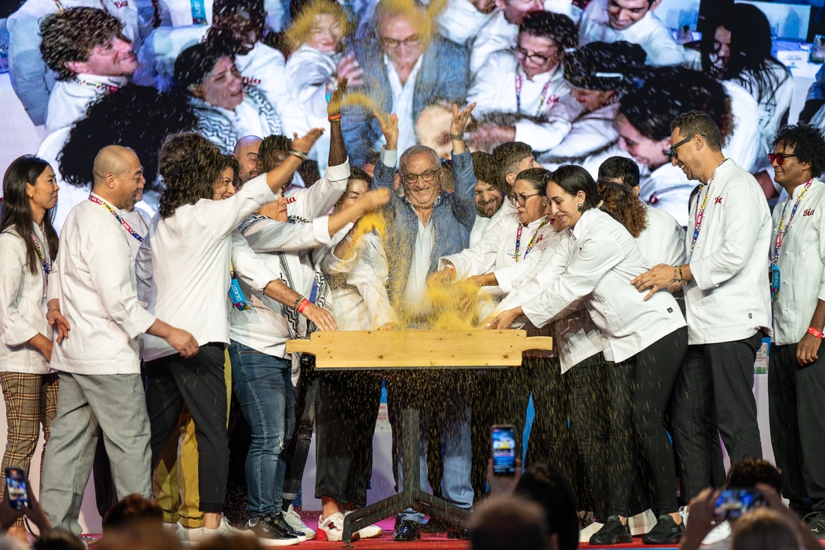 Festa popolare siciliana estiva con cibo e folklore - Cous Cous Fest San Vito Lo Capo