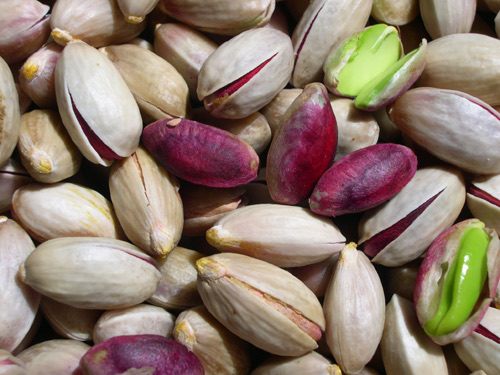 Pistacchio Verde di Bronte DOP appena raccolto - prodotto tipico delle sagre etnee