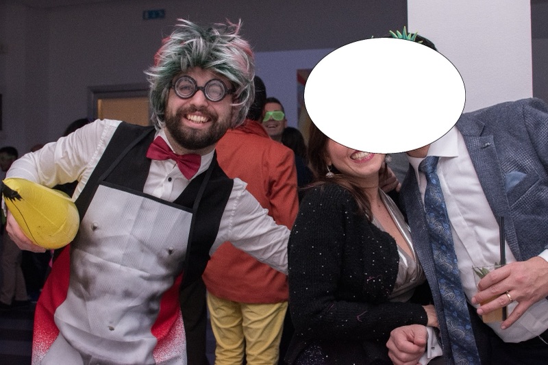 Camerieri Pazzi coinvolgono gli invitati