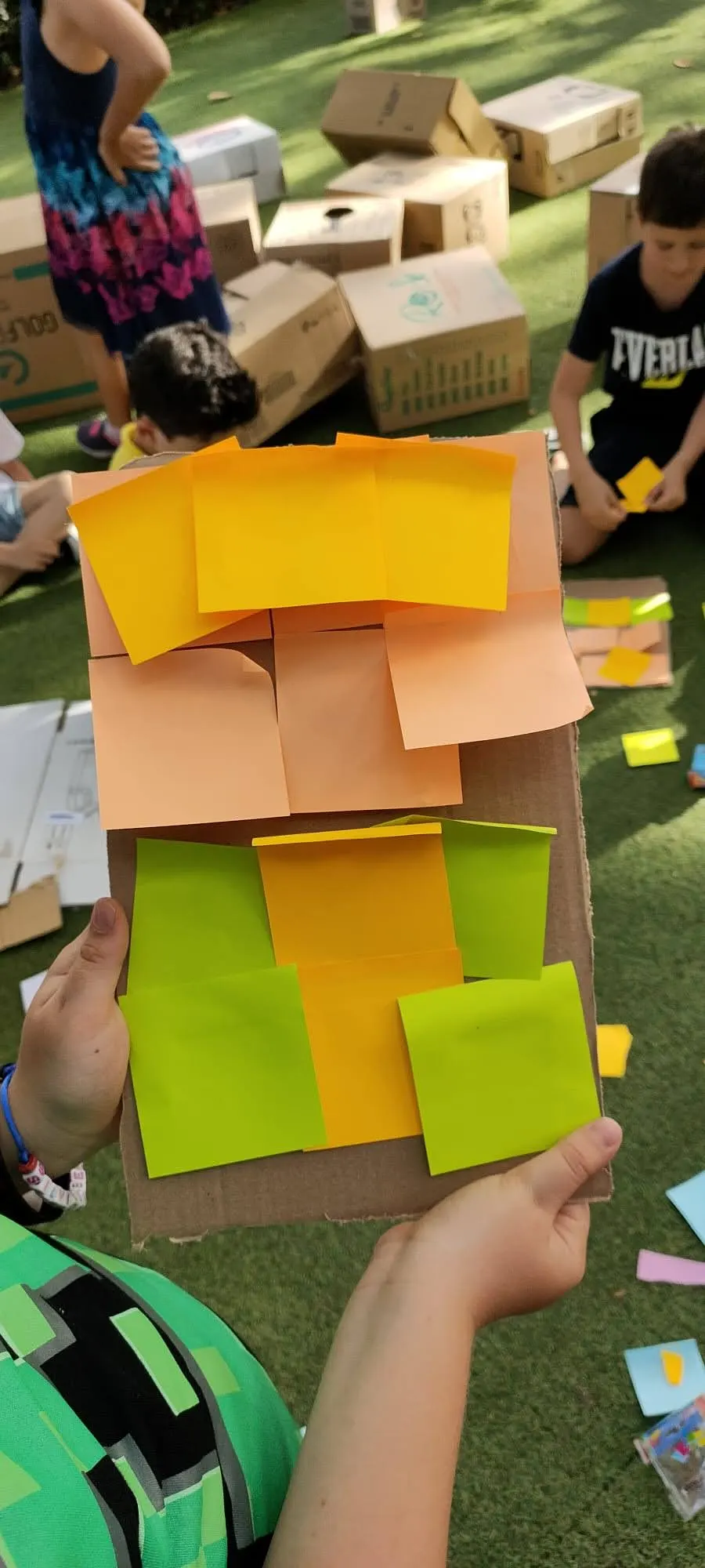 Bambini durante la festa a tema Minecraft a Palermo