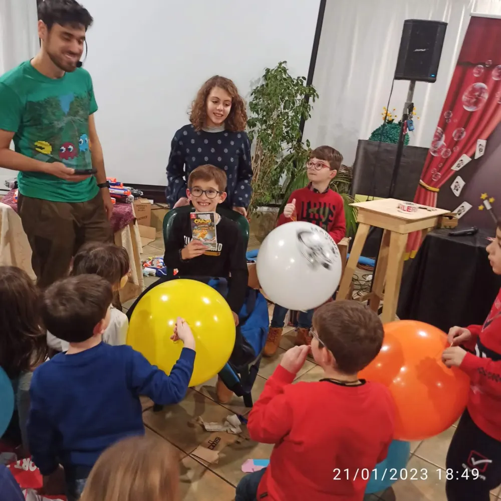 Festa Minecraft con scenografie a blocchi