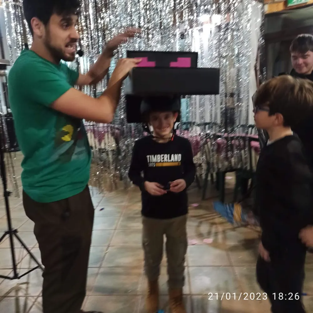 Squadra animatori festa a tema Minecraft