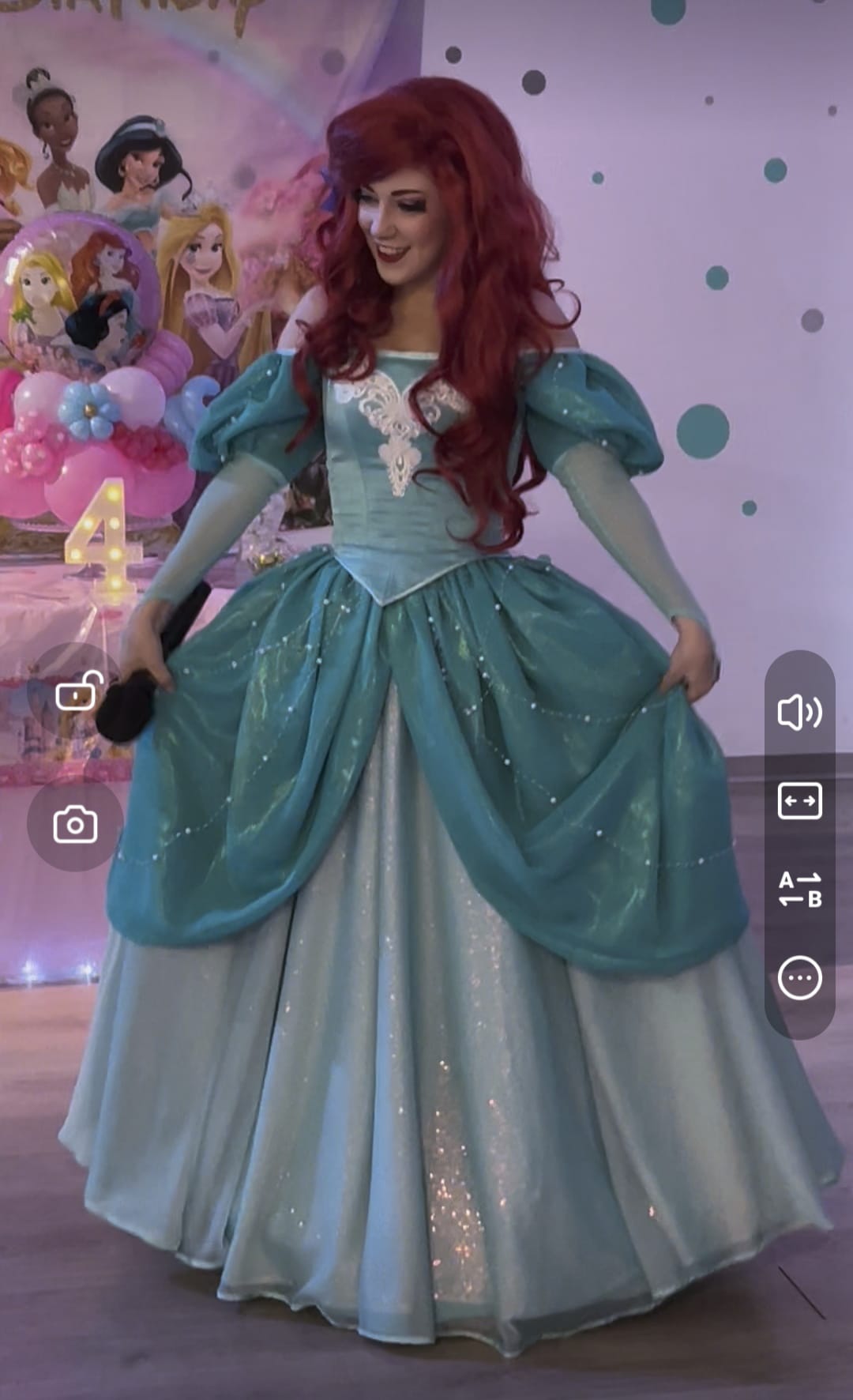 Animatrice del team Mago Max in costume da principessa a una festa di bambine a Palermo
