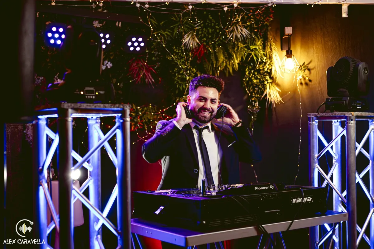 DJ con strutture americane e luci LED