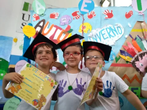 Consegna dei diplomi alla festa di fine anno scolastico