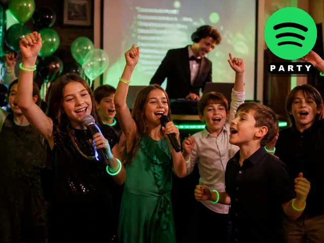 Festa Spotify: ragazzi che cantano e ballano al karaoke