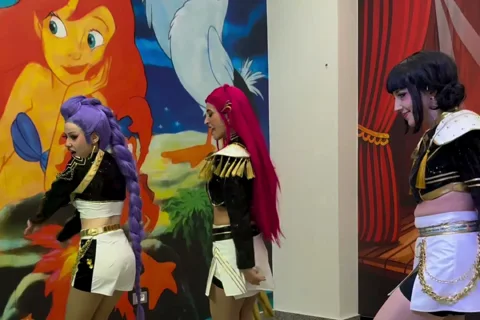 Animatrici in costume Huntrix KPop a festa bambini