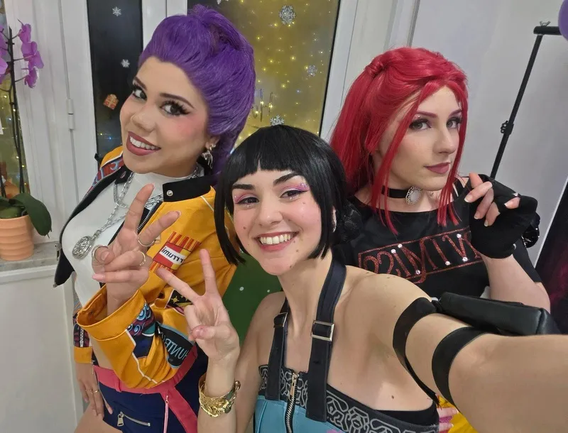 Bambini alla festa Huntrix con animazione