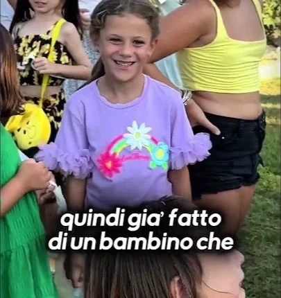 Fotogramma del video: bambini a una festa in giardino con Il Mago Max