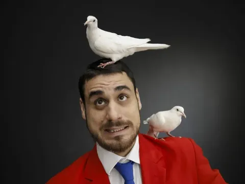 Il Mago Max con le colombe addestrate