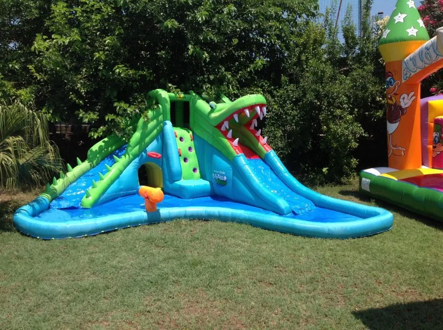 Gonfiabile combo acqua con coccodrillo, scivolo e piscina