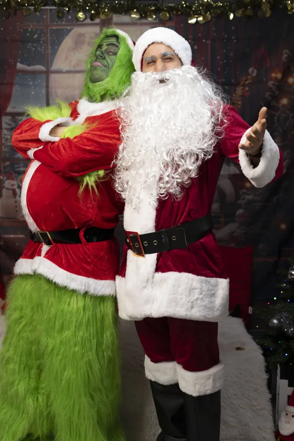 Il Grinch e Babbo Natale insieme nello spettacolo di Natale