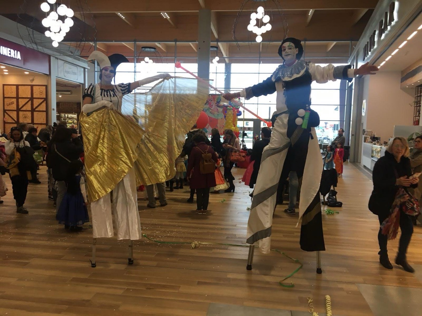 Trampoliere evento esterno Sicilia performance itinerante