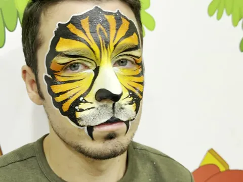 Truccabimbi con Ivy: trucco da tigre