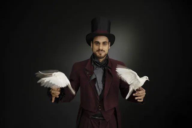 Mago Max con due colombe